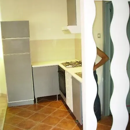 Glicine In Apartment *